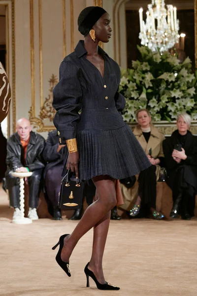 Look 19